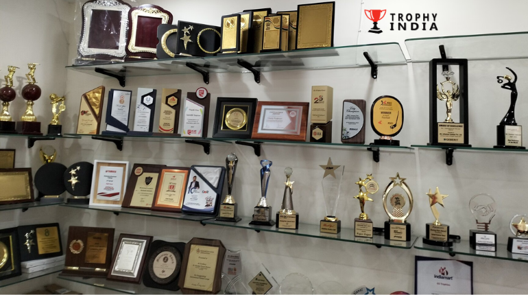 Premium Momentos Crafted to Celebrate Achievements in Gurgaon