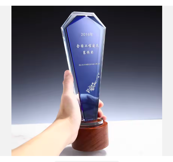 Why Premium Crystal Trophies are the Top Choice for Corporates in Delhi NCR