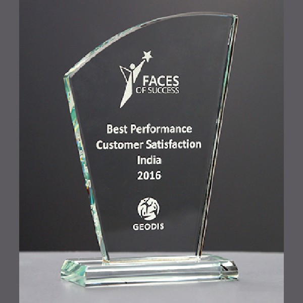 Darling Blue Peaks Crystal Trophy – Stylish Award for Excellence